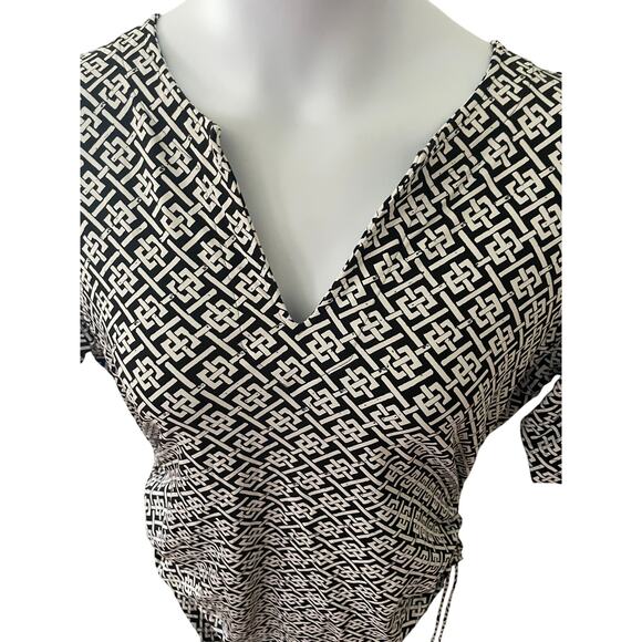 LANDS' END, SIZE L, BLACK, GEOMETRIC, SHORT SLEEVE, TOP - Picture 3 of 4
